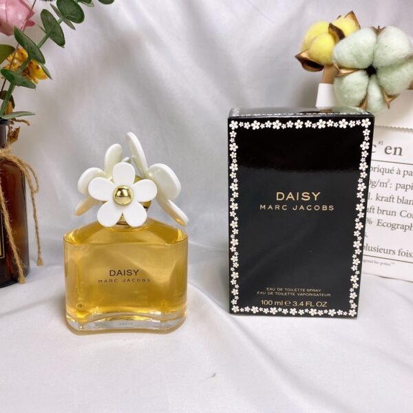 Marc Jacobs Daisy Eau de Toilette 100ml, Fresh Floral Fruity Scent
