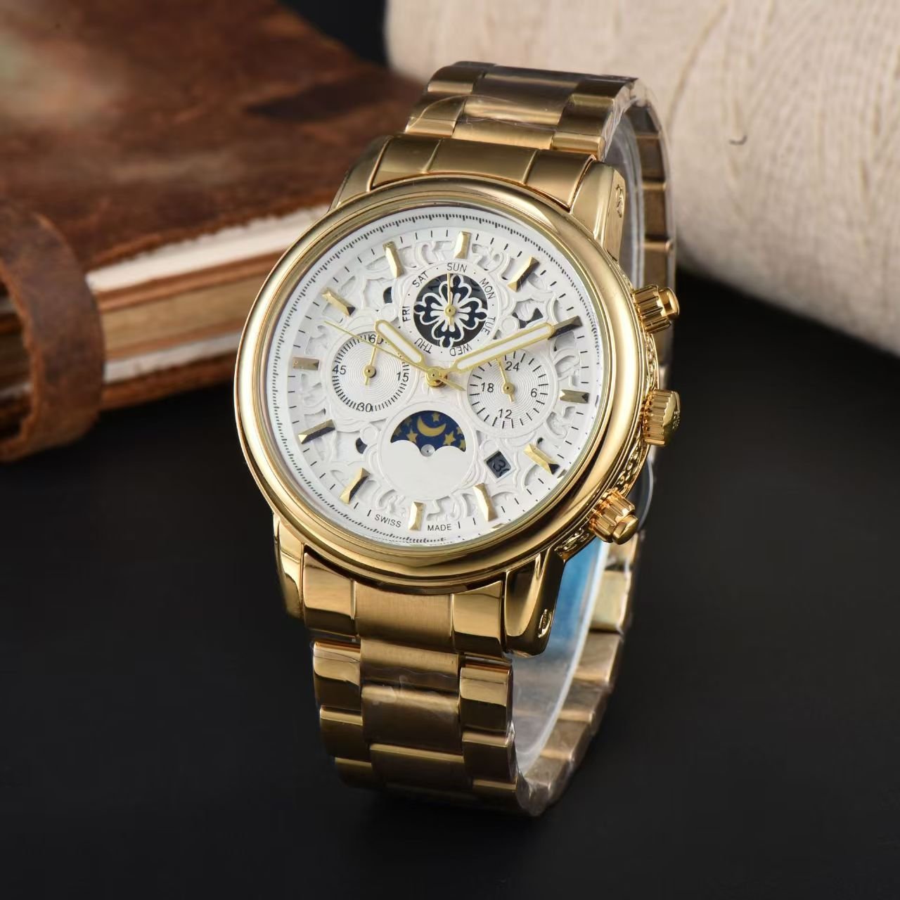 40mm Round Quartz Watch | Rose Gold Stainless Steel Case, Rubber Strap, Calendar Display Men's Wrist Watch - Image 4