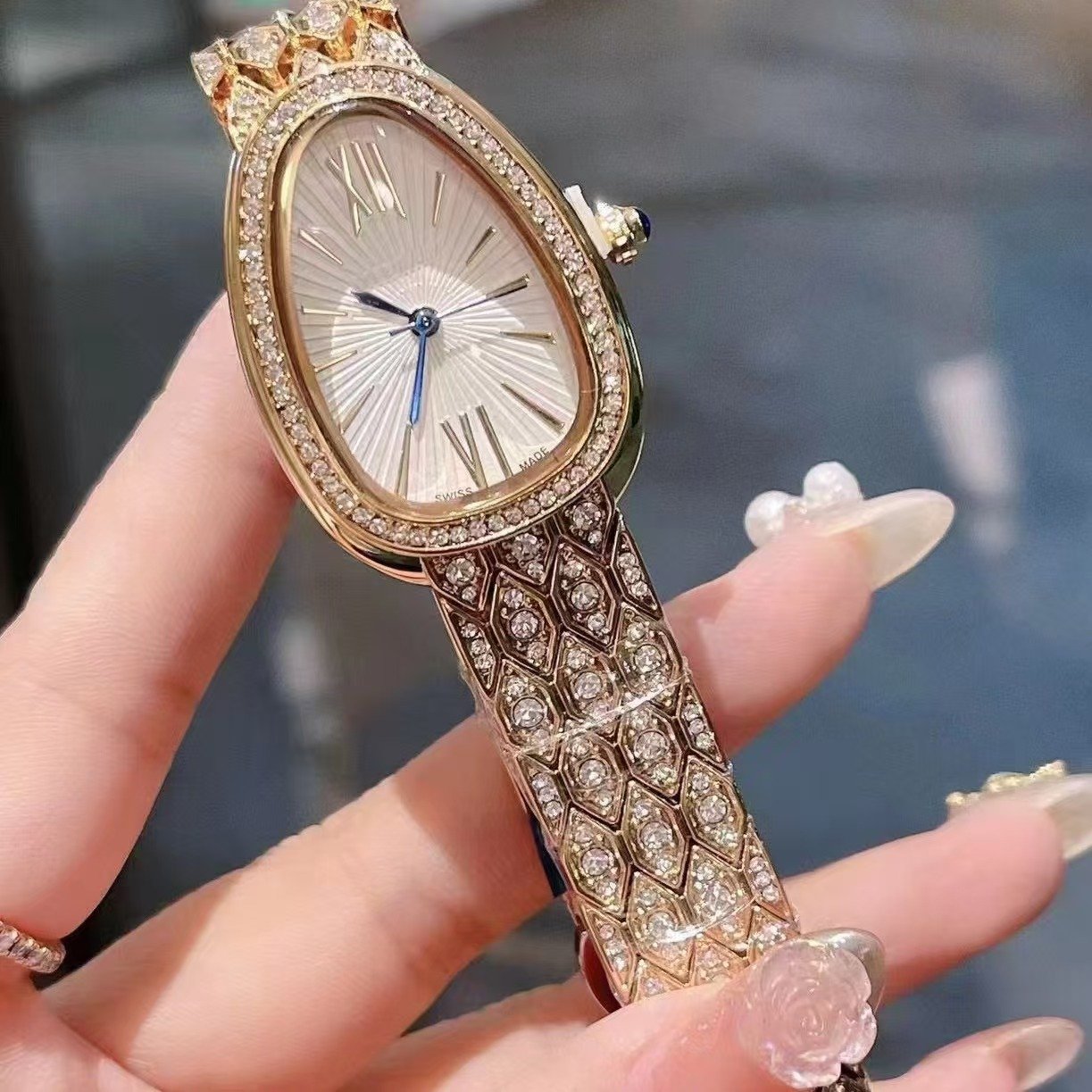New Snake Pattern Sun Dial Women Quartz Watch, Fashion Crystal Snake Strap Waterproof Bracelet Wristwatch - Image 4