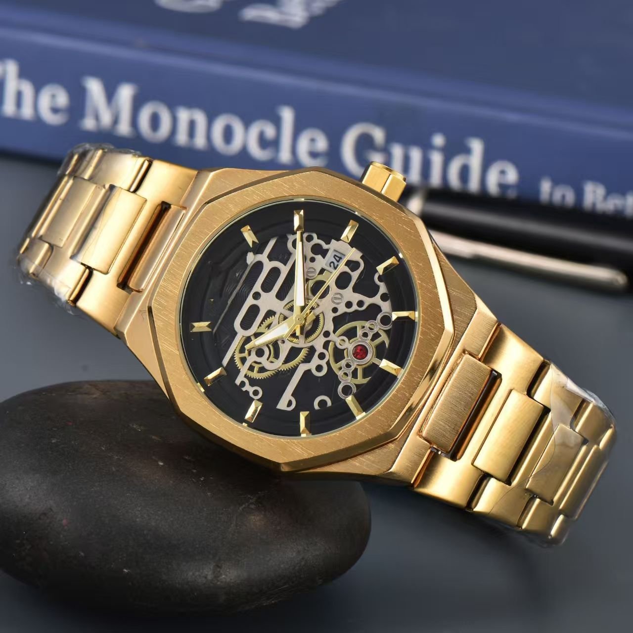 Fashion Men Quartz Watch with Calendar Display, Daily Waterproof Business Casual Versatile Wristwatch